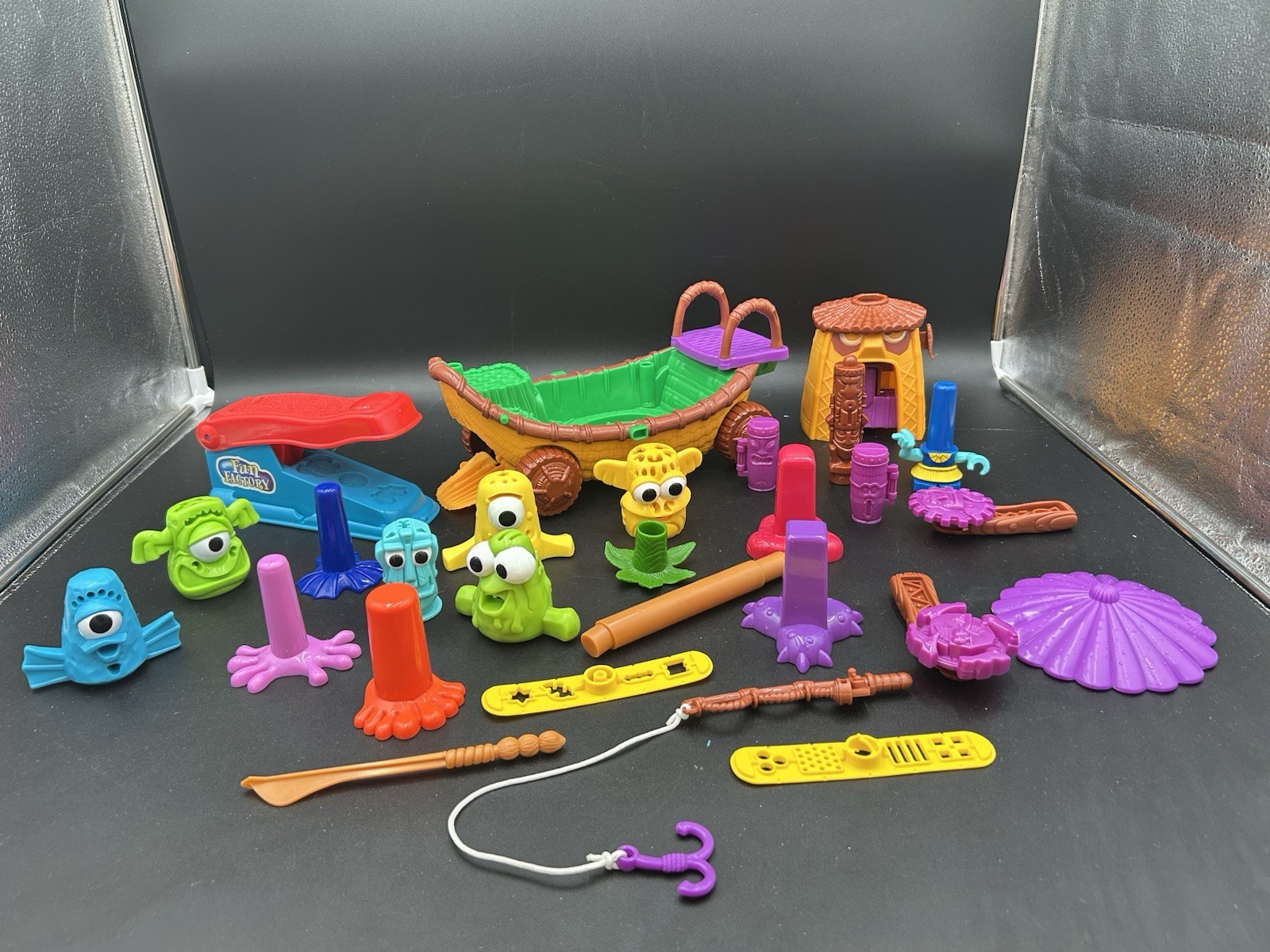 Vintage Tiki Play-Doh Doh-Doh Island Beach Buggy Mixed Lot 29 Pieces Collectible
