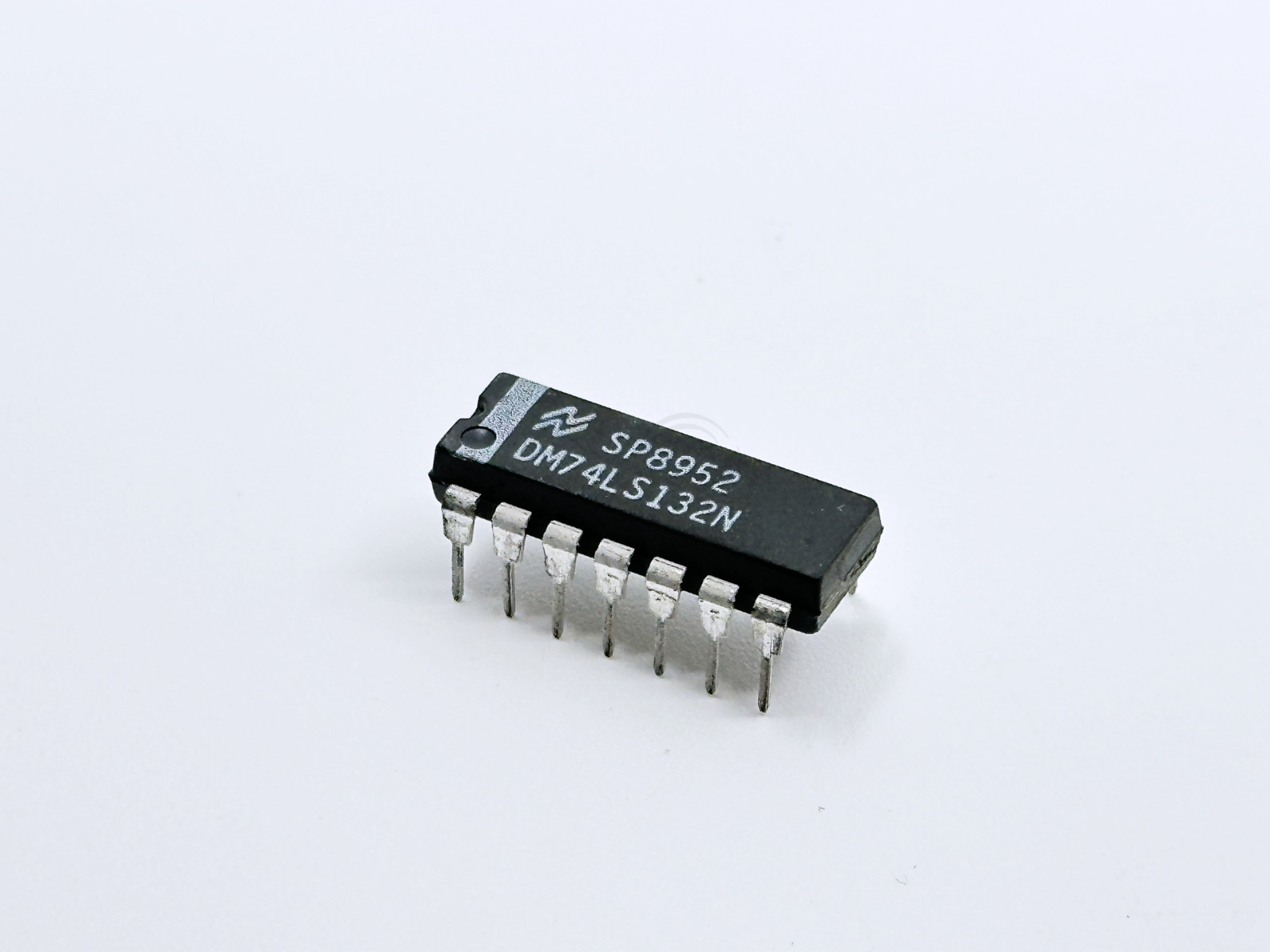 5PCS DM74LS132N NSC Quad 2-Input NAND Schmitt Trigger DIP-14