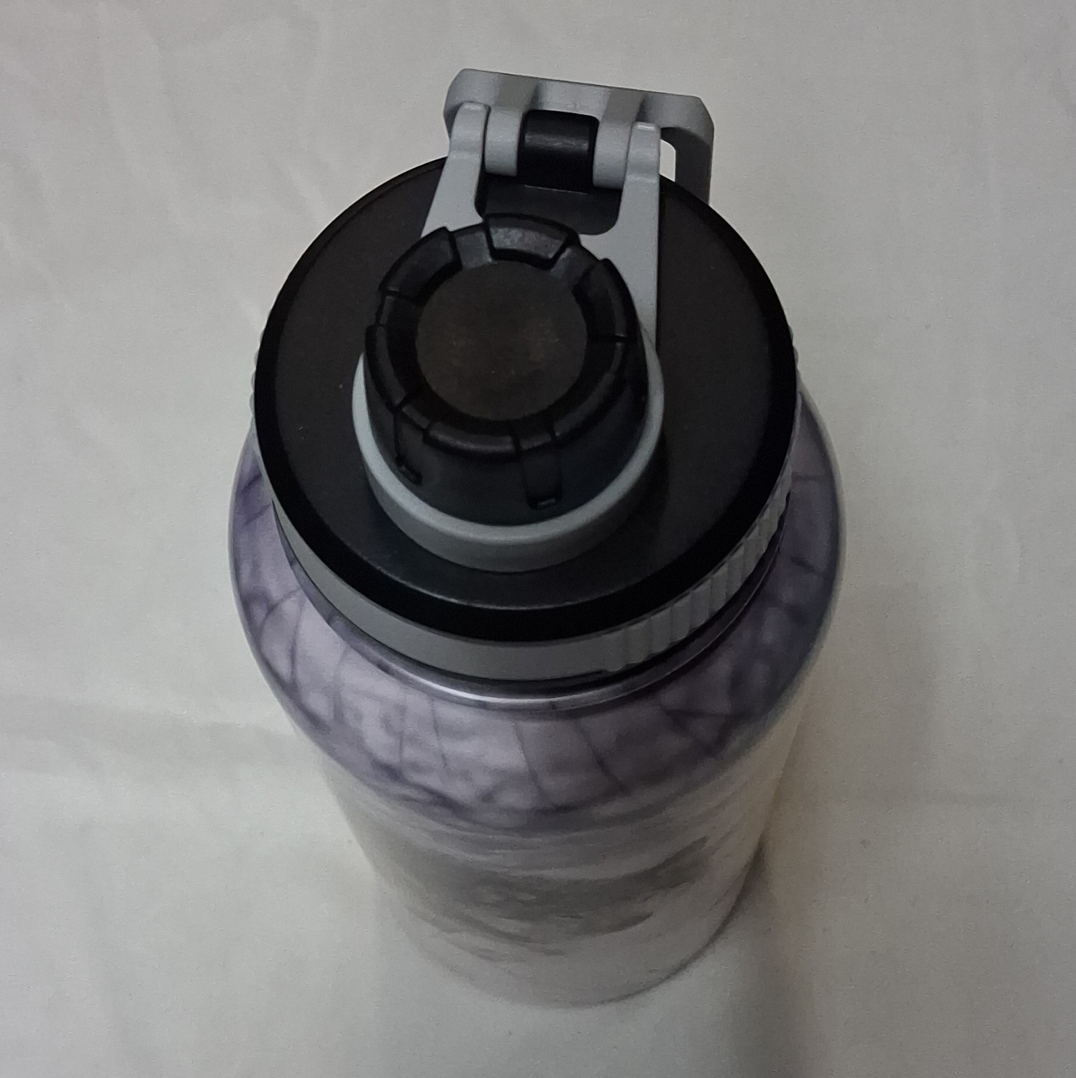 trueliving Stainless Steel Bottle 34 fl oz Wolf Design Screw-on Lid Gray White
