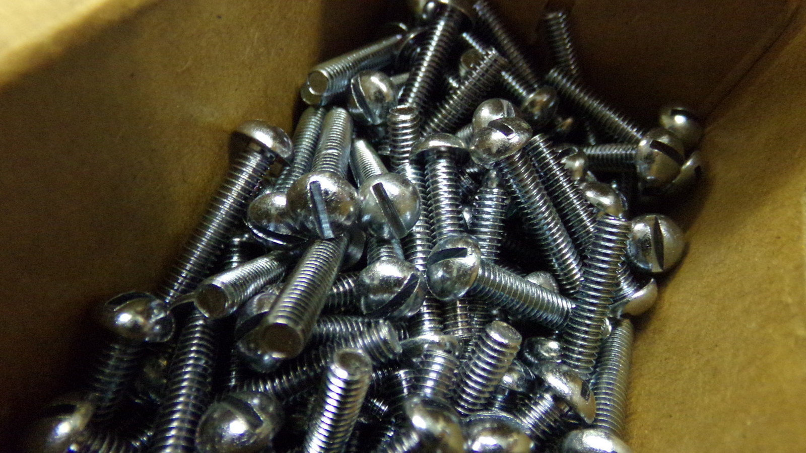 NEW 100 Universal Screw & Bolt, Machine Screws Roud Head 7/8"