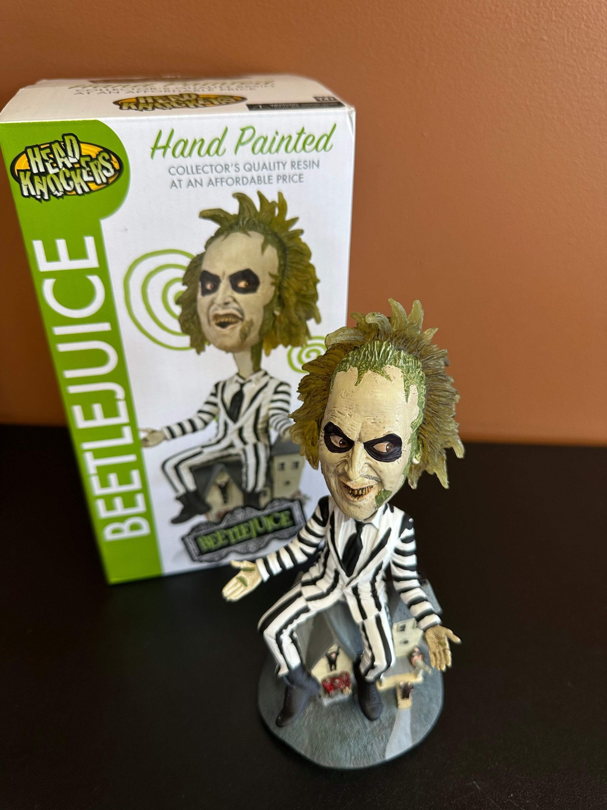 NECA HEAD KNOCKERS BEETLEJUICE ON HOUSE BOBBLEHEAD