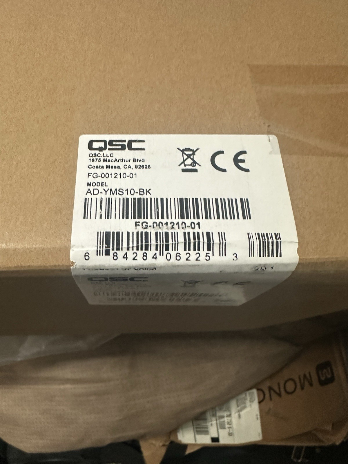 QSC AD-YMS10-BK Black Speaker Yoke Mount for Acoustic Design Loudspeaker