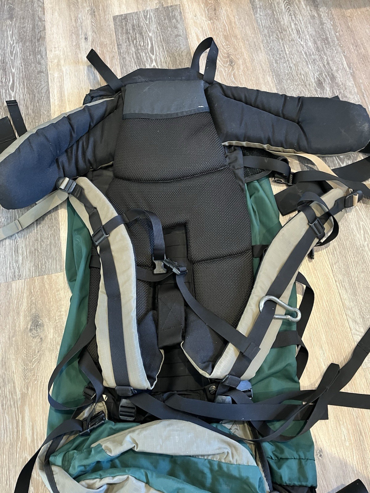 REI INTERNAL FRAME Large Backpack Bag Hiking Camping Black/Green
