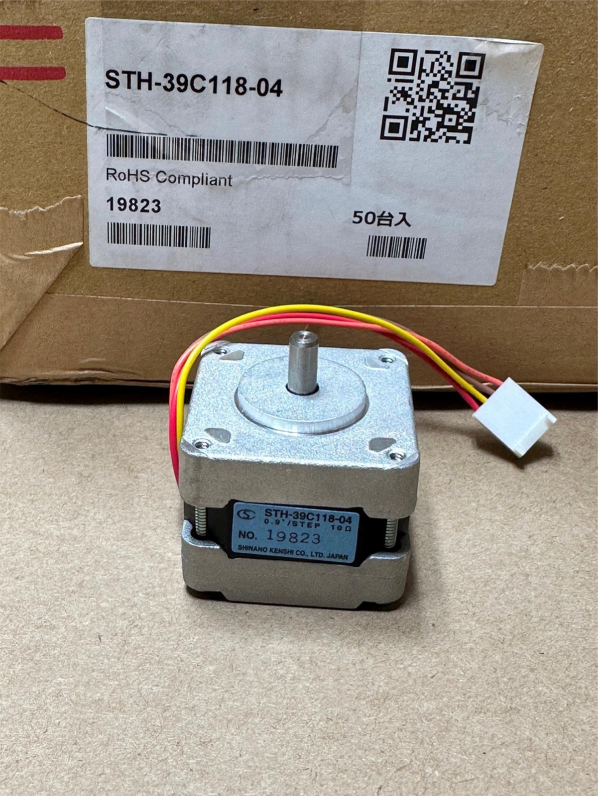 Shinano Stepper Motor STH-39C118-04 0.9º/Step 10Ohm 5mmX10mm Shaft 4-Wire Japan