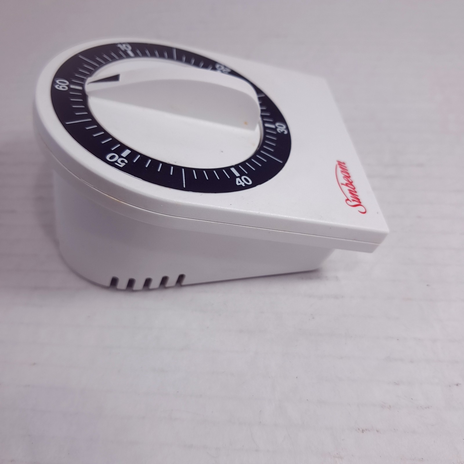 Sunbeam 60 minute kitchen egg timer mechanical white plastic 90353 black dial