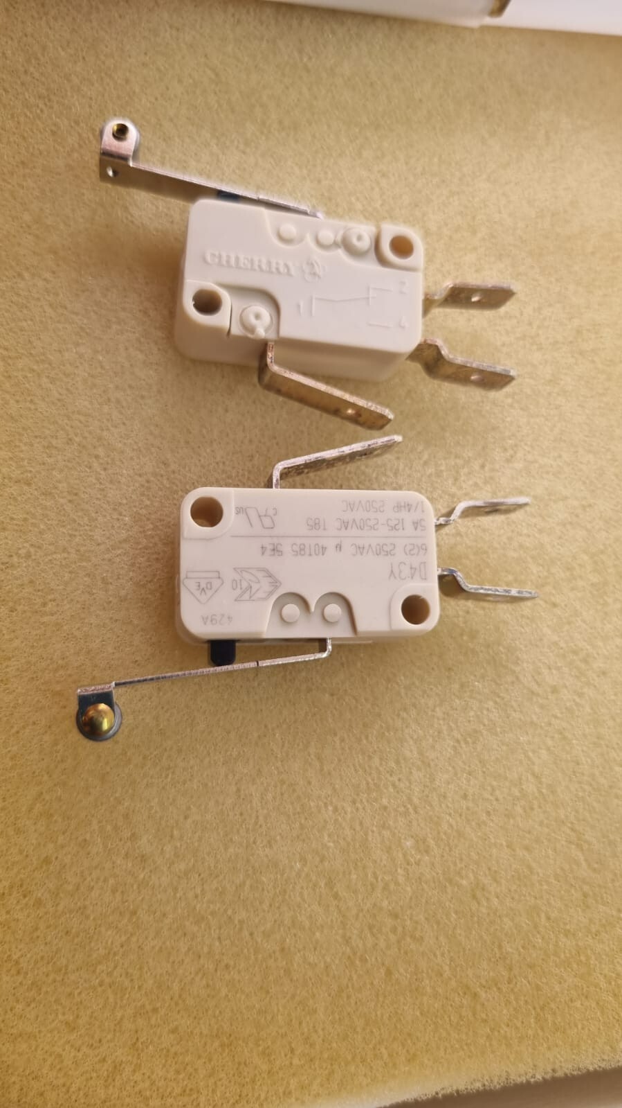 10x CHERRY D43Y D433-VGAC SWITCH MICRO SPDT 6AMP 250V MINIATURSCHALTER