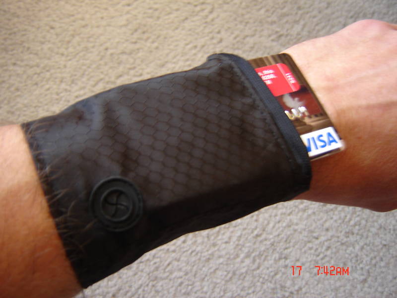 REMINDER VIBRATING WATCH MINI ALARM & WRIST WALLET BUY 1 GET 1 FREE