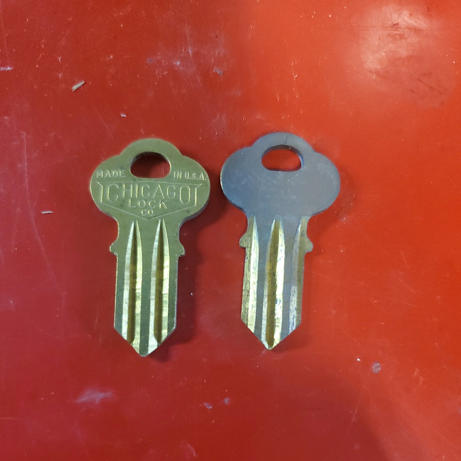 Lot of 2 RARE CHICAGO LOCK COMPANY CG6 KEY BLANK 1041N BUBBLE GUM MACHINE k73