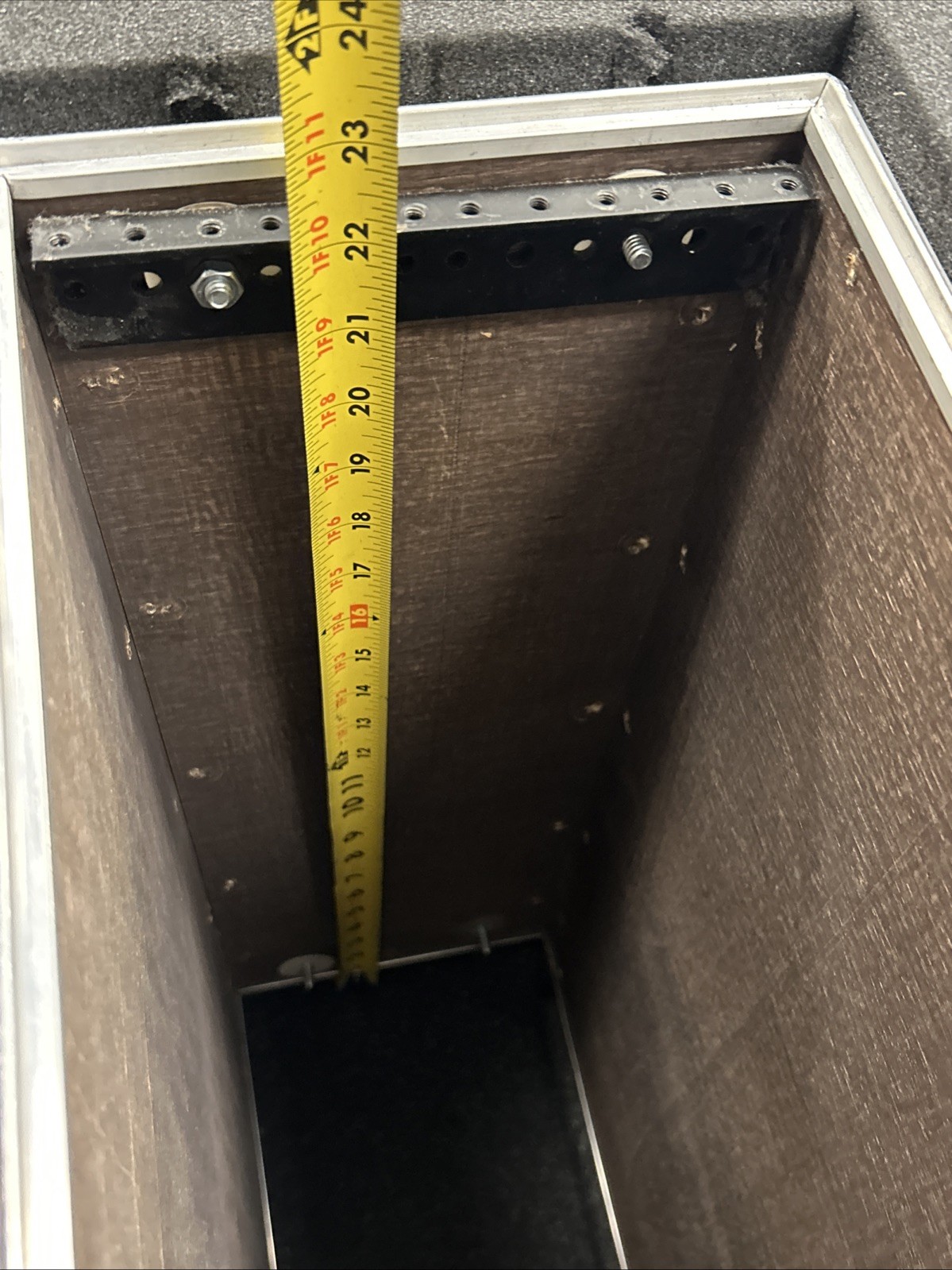 Flight Case Server Rack 4U Penn Elcom 19” Wide 21” Depth 2” Foam, missing parts
