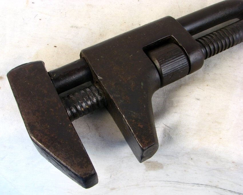 ANTIQUE ADJUSTABLE WRENCH *BLACKSMITH MADE* TWIST HANDLE