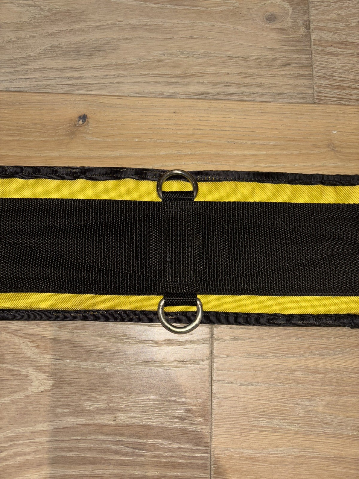 30” Triple E Yellow Felt Back Western Cinch