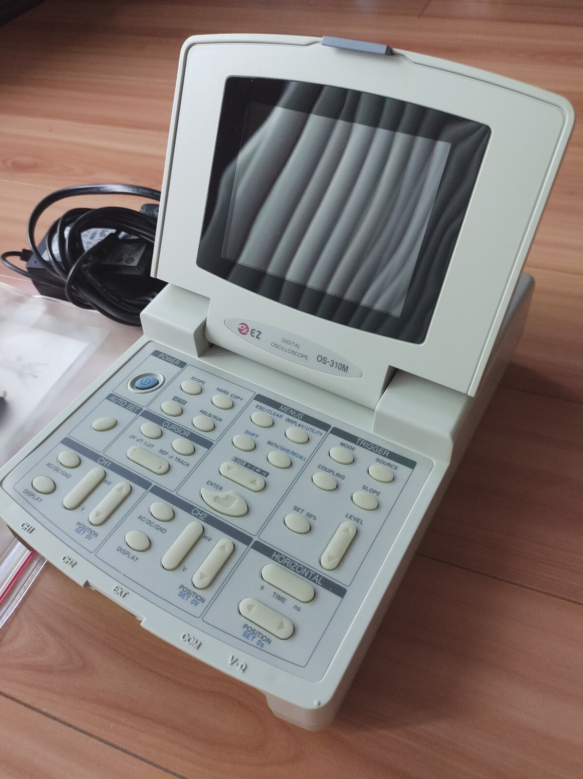 EZ Digital OS-310M 100MHZ 2CH Portable Oscilloscope + Tectronix Probe/AC adapter