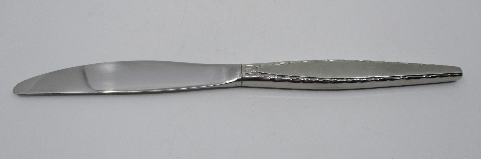 ONEIDA STAINLESS VENETIA DINNER KNIFE - 9 1/8"- 3F