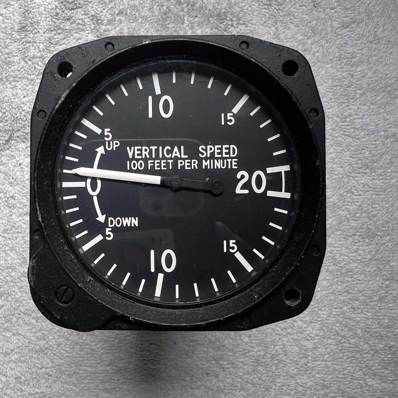United Instruments 7000 - C26 Vertical Speed Indicator