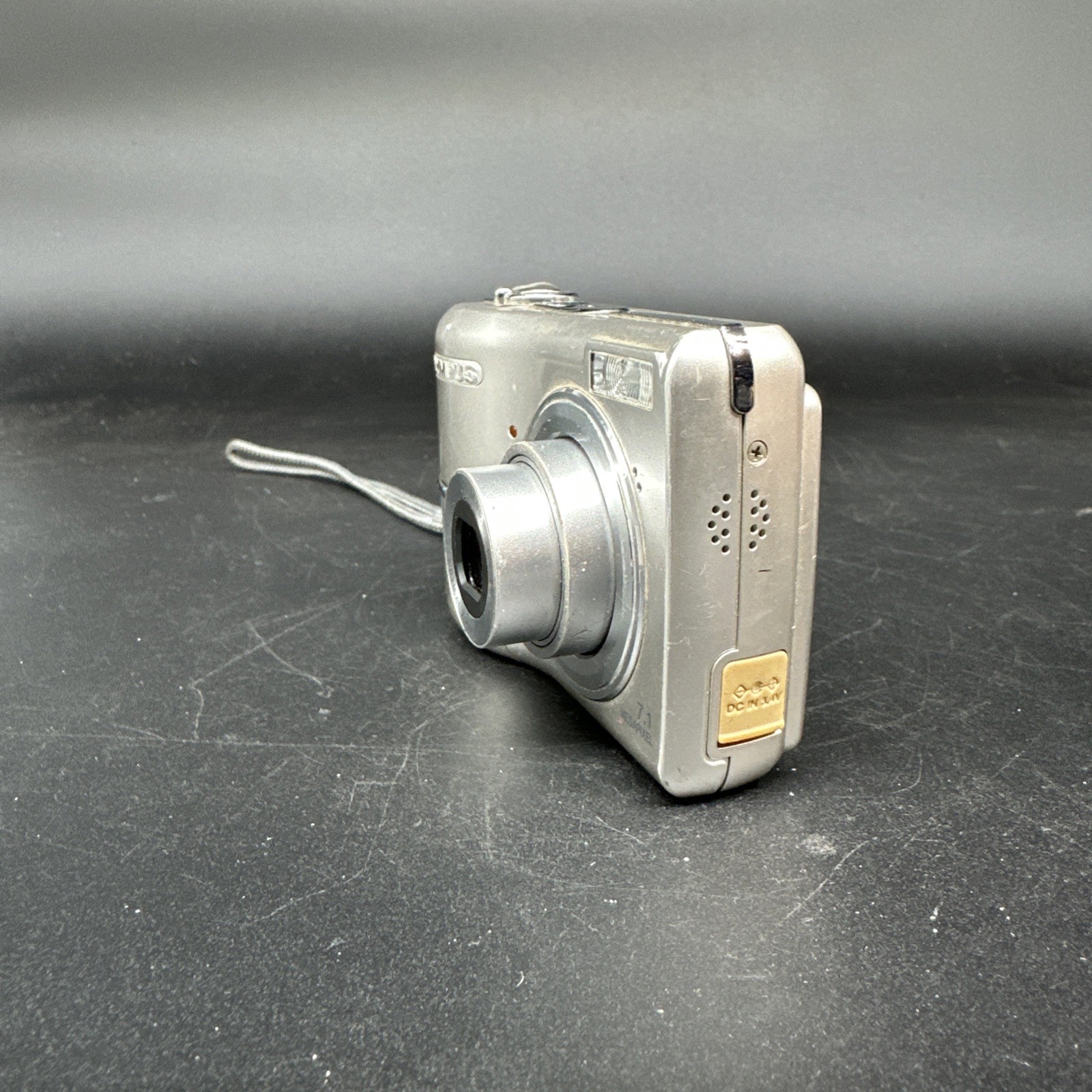 Olympus FE-270 7.1MP Digital Camera, Silver - Tested