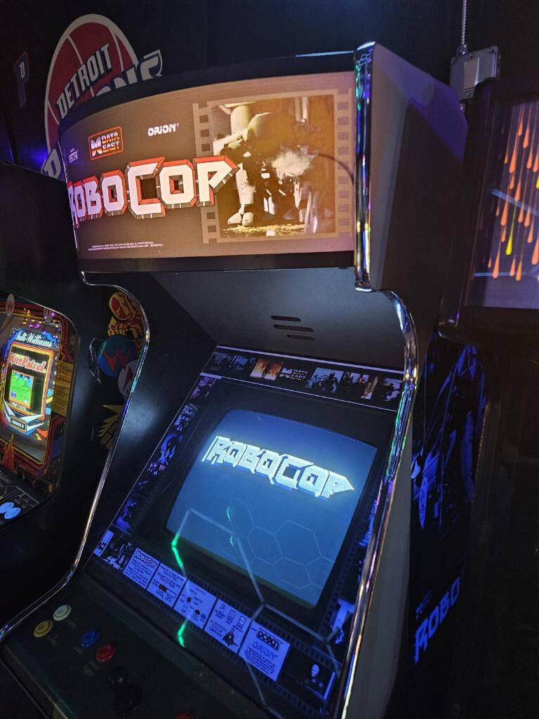ROBOCOP ARCADE MACHINE by DATAEAST 1988 (Excellent) *RARE*