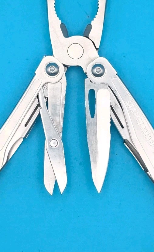 LEATHERMAN WINGMAN MULTI-TOOL! FAST SHIPPING!
