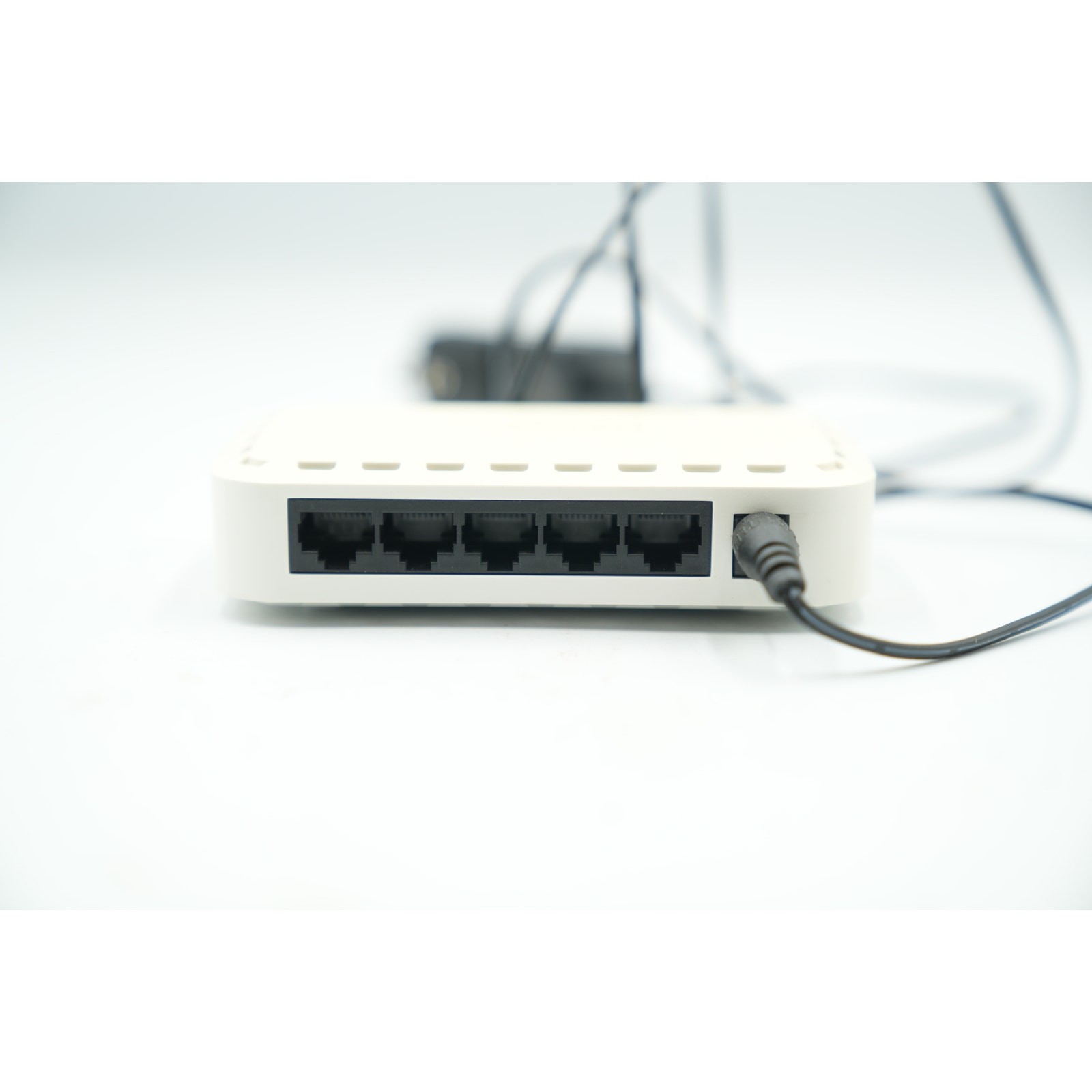 Netgear GS605v5 5-Port Gigabit Ethernet Switch White Desktop Network Hub Tested