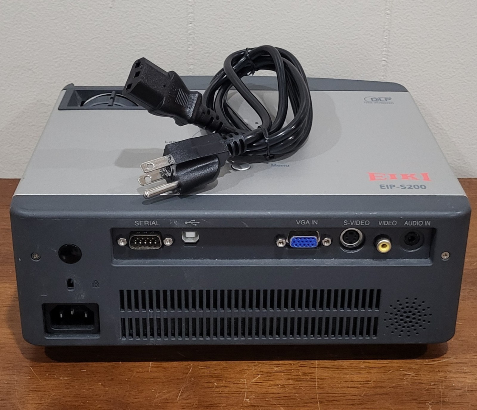 Eiki EIP-S200 DLP Projector Business Presentation 200W Texas Instruments TESTED