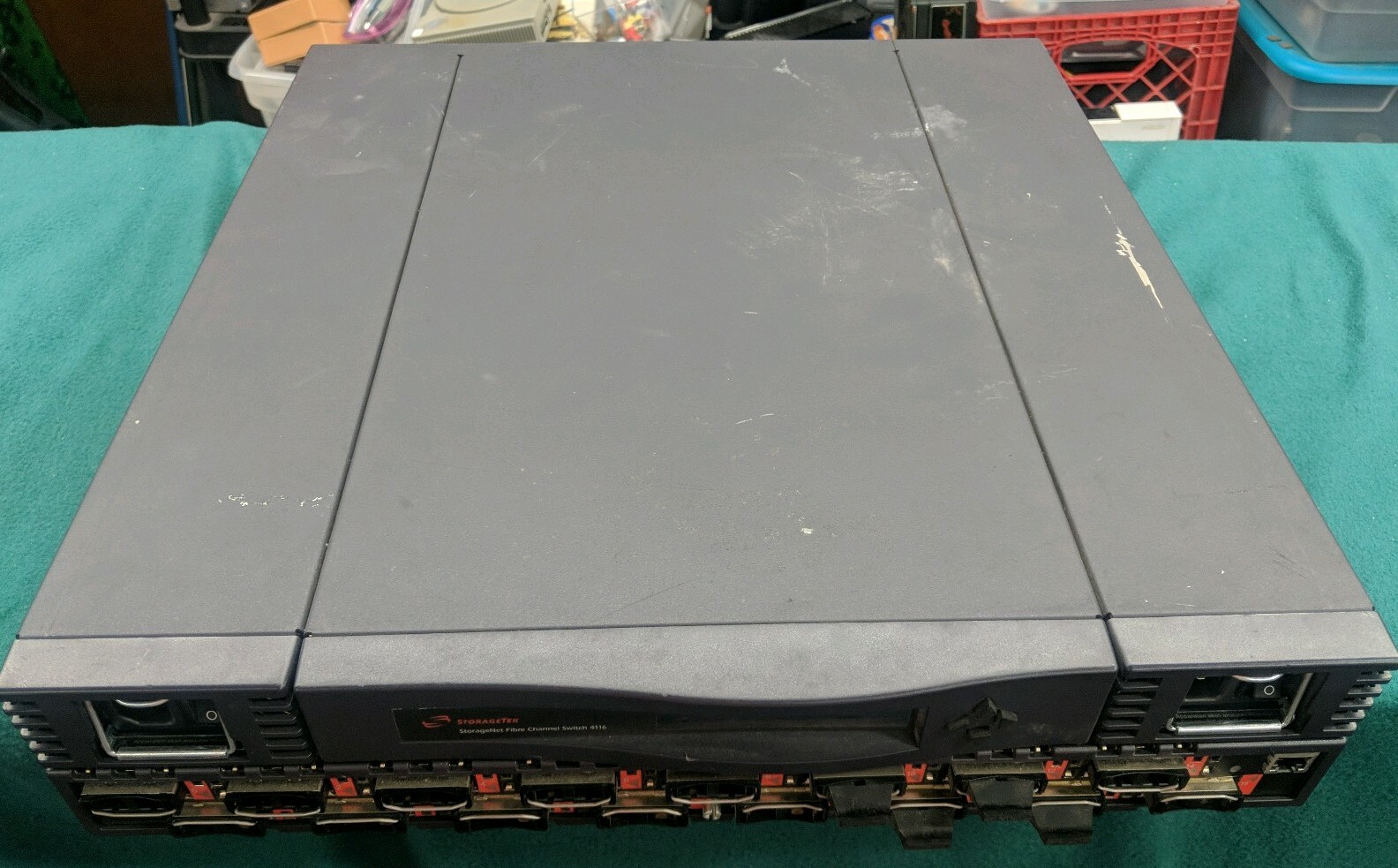 StorageTek Storage Net Fibre Channel Switch 4116 Silkworm 2800 100-240 VAC 1.5A