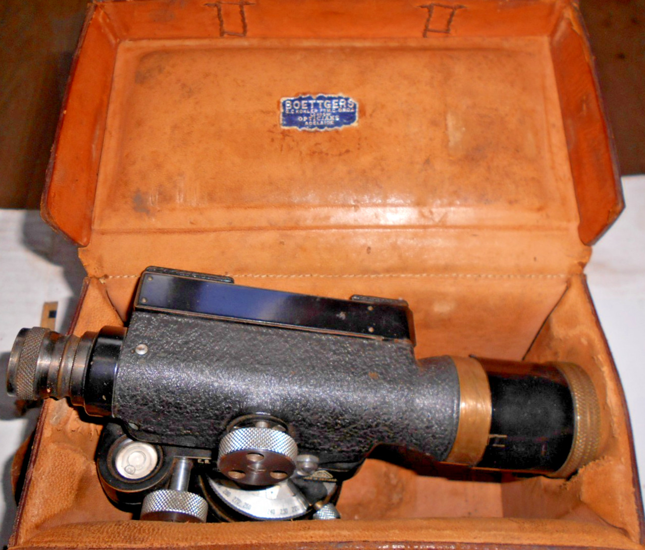 R.F. WATTS ENGLAND Surveying Level Mechanically Working w/ Original Case