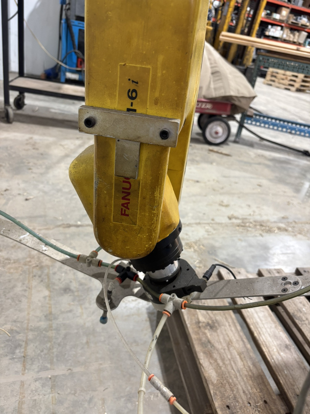 Fanuc M-6I Industrial Robot 6 Axis R-J2 Controller Teach Pendent Complete Unit