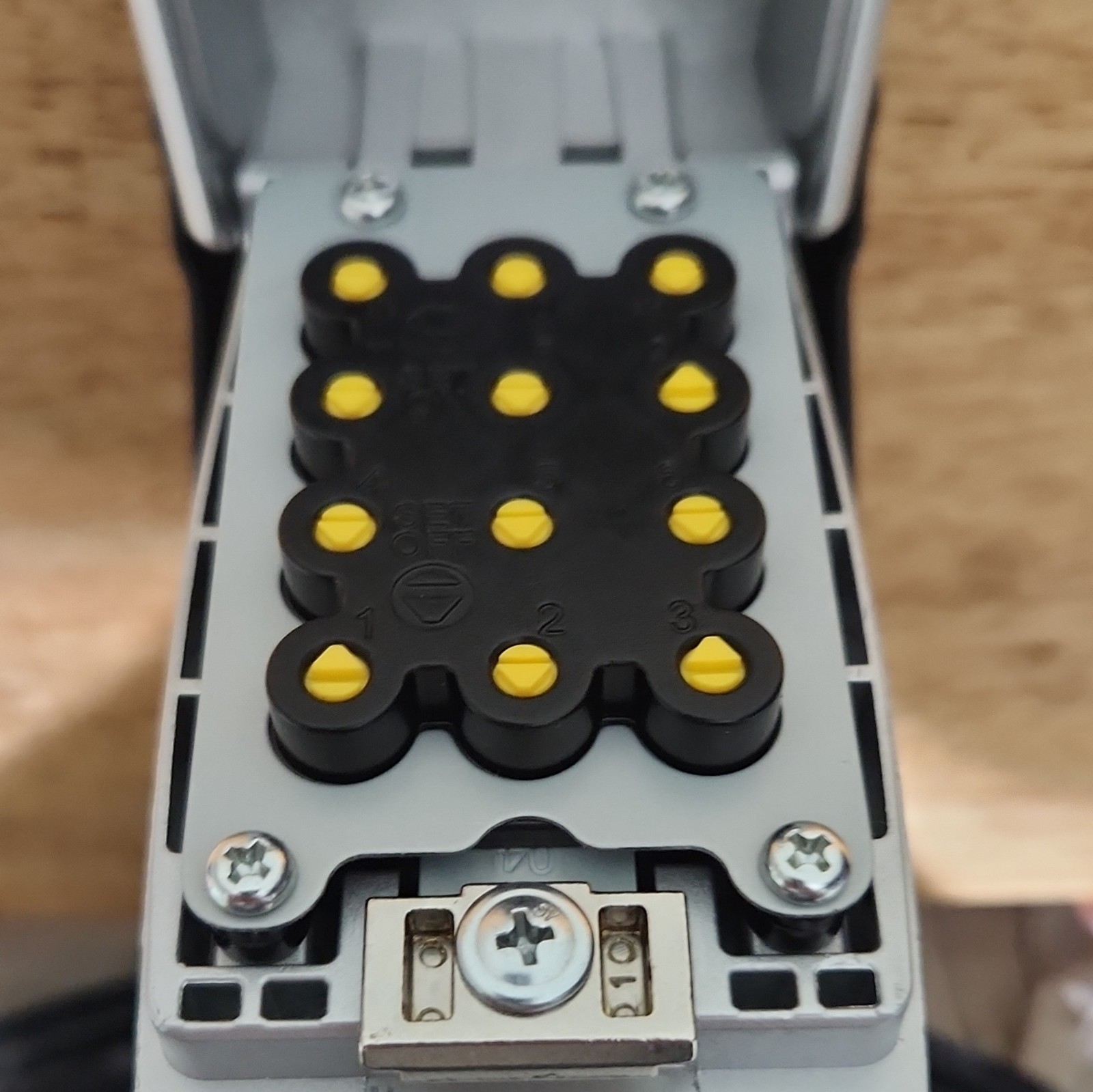 Master Lock P19918 Key Safe Keypad Combination Weather-Resistant Black/Silver