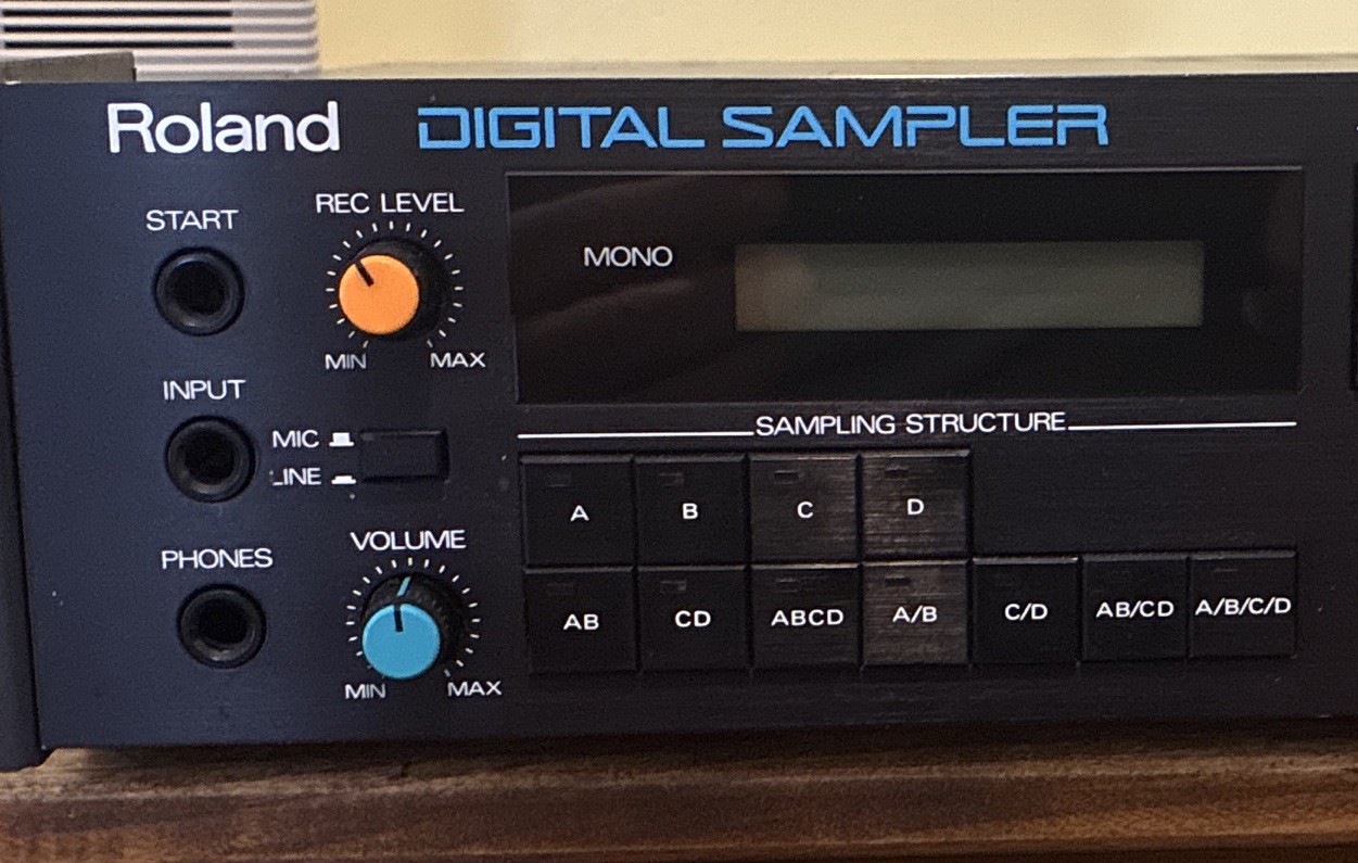 Roland MKS-100 Digital Rackmount Sampler Mono MIDI 2U LCD Display