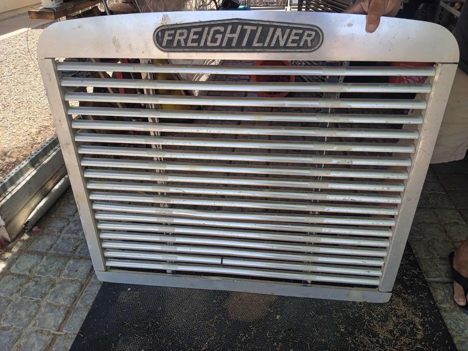 Freightliner FLD 112 'Old Style' Grille - P/N A17-12131-000 Used