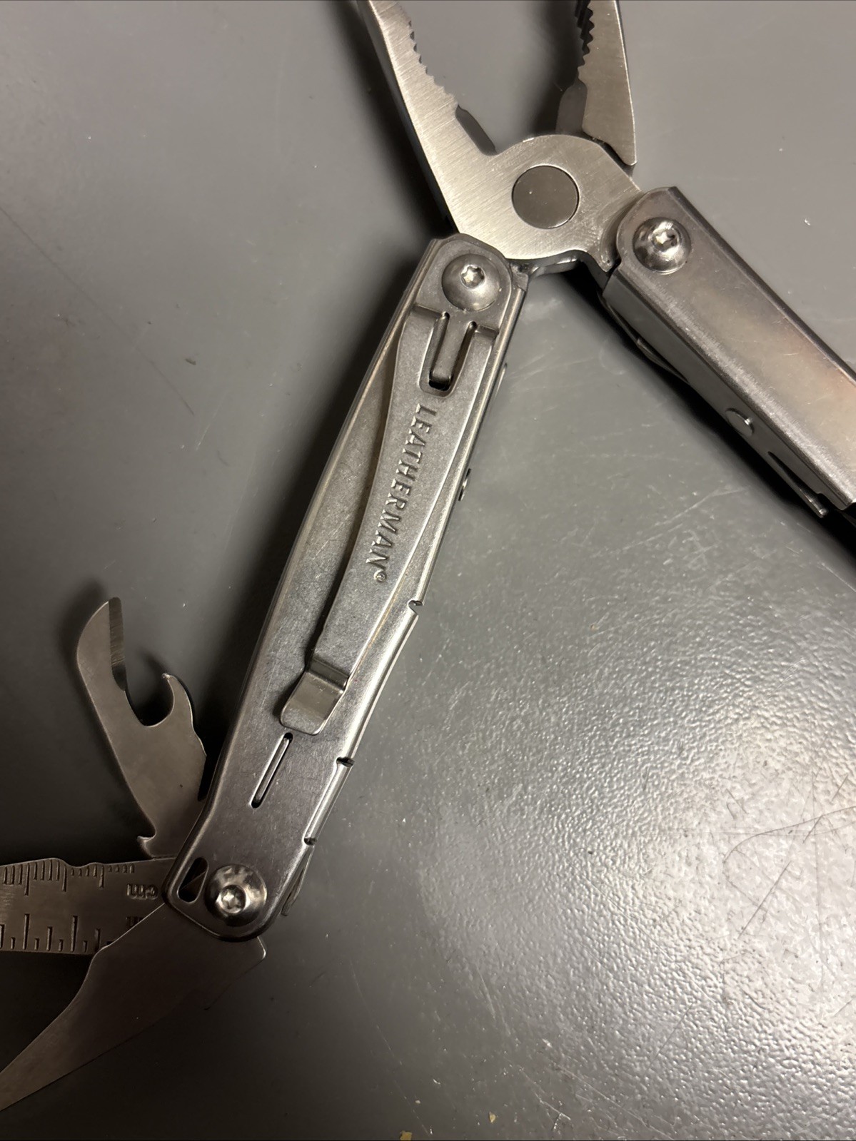 LEATHERMAN MULTI TOOL - WINGMAN