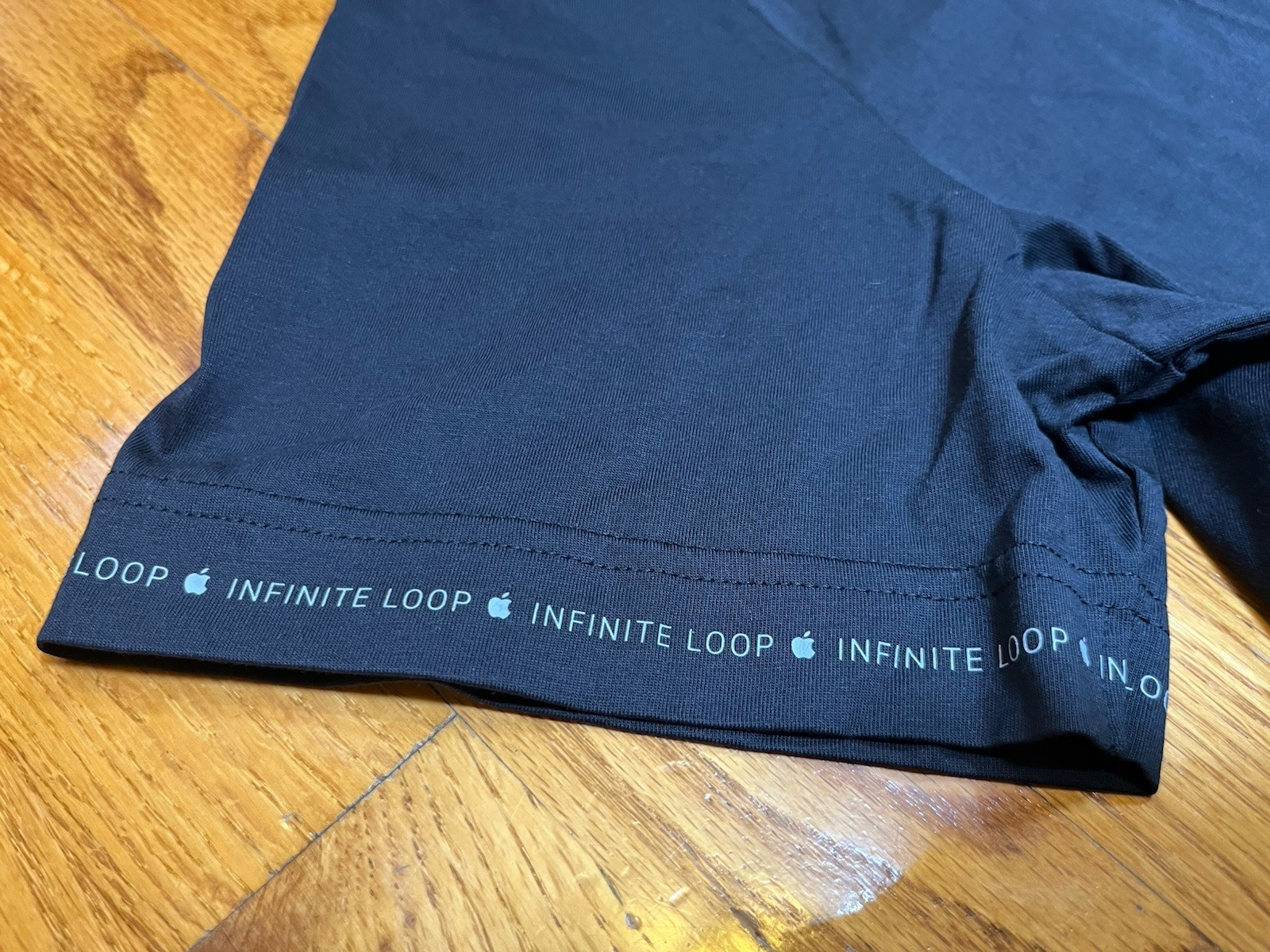 Apple Infinite Loop Cupertino Sleeve Logo Black T-Shirt Macintosh Large LG iPad