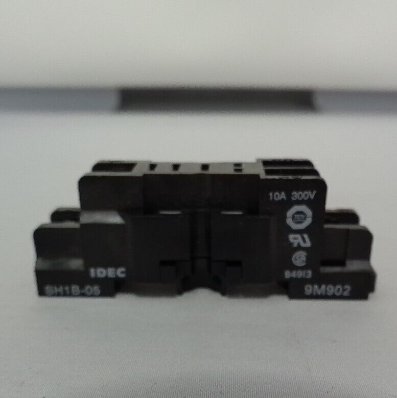 IDEC SH1B-05, 10A, 300V, Black