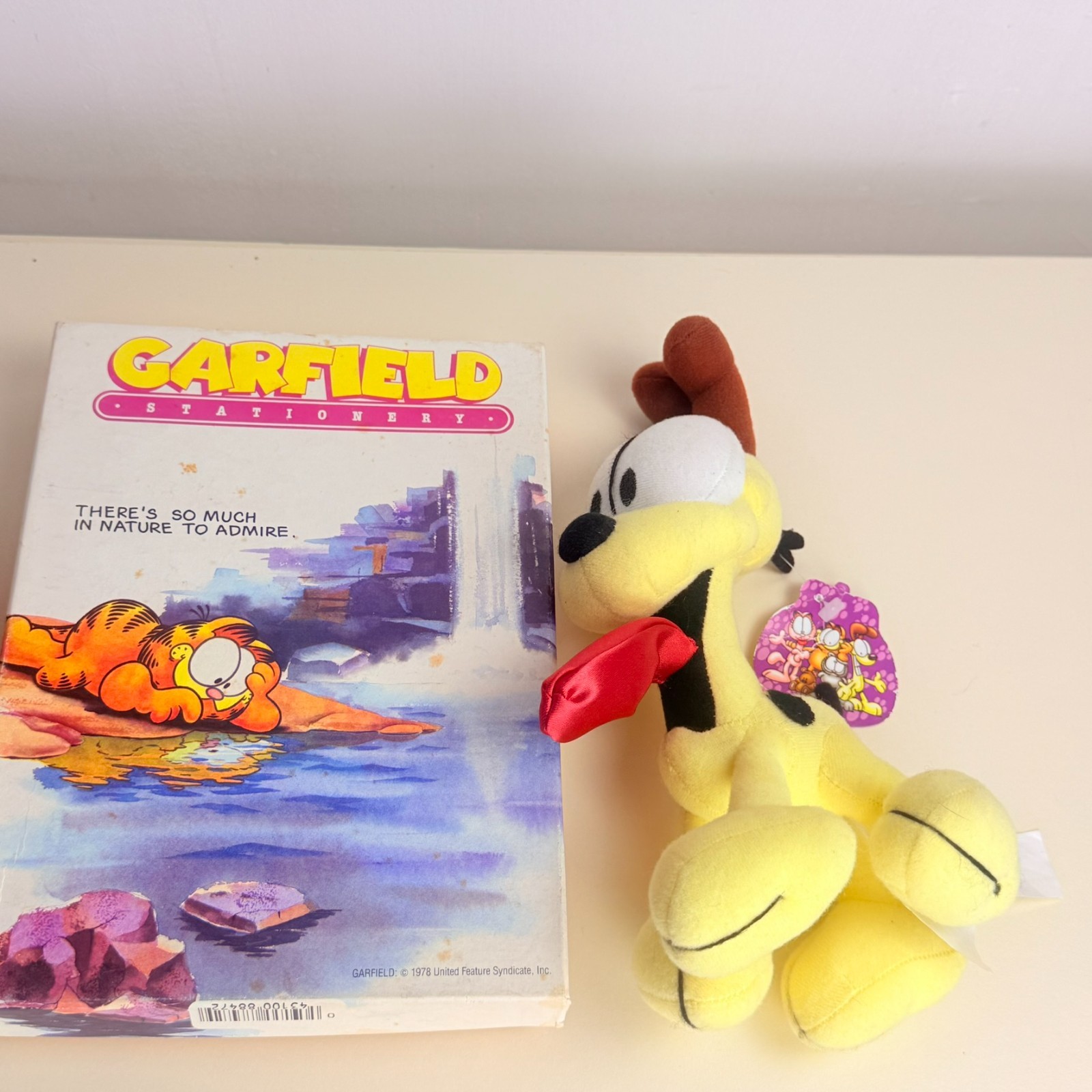 VTG Garfield Stationary Set 1978 and NWT Odie plush stuffed Dog Dakin Lot of 2