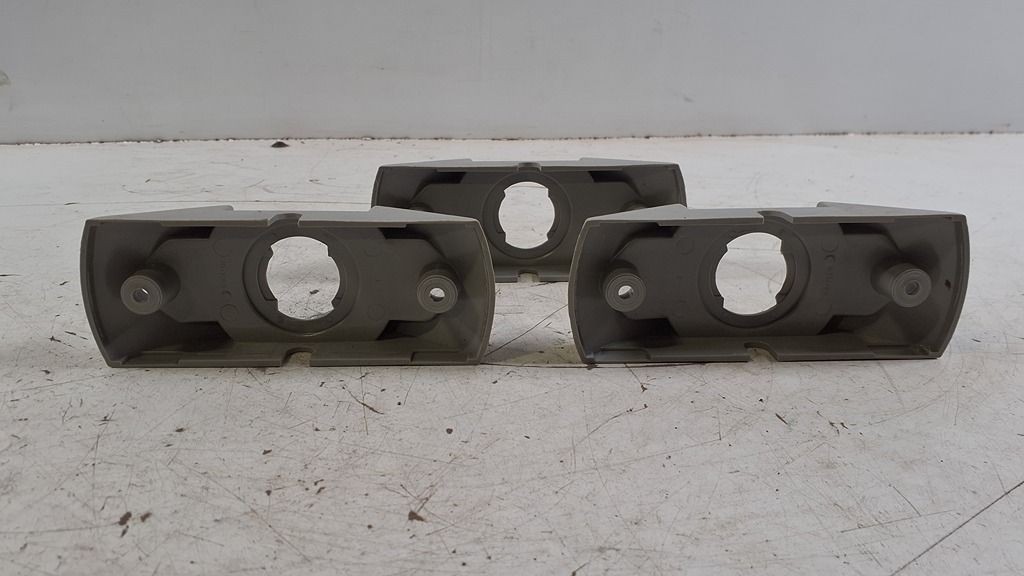 Grote 43690 (3-Pack) Twist-In Surface Mount Bracket