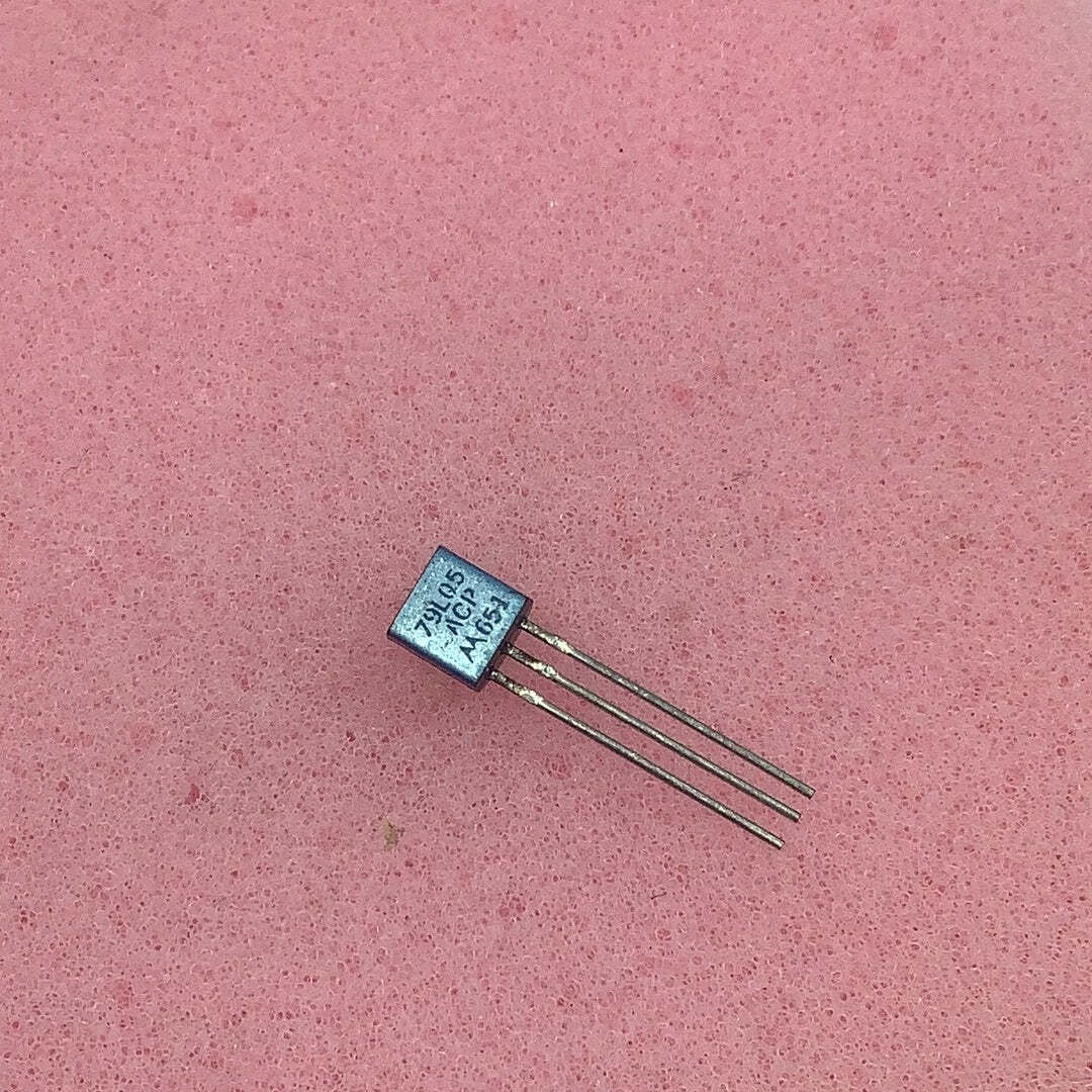 79L05ACP - MOTOROLA (-)5.0V 100mA Negative Voltage Regulator