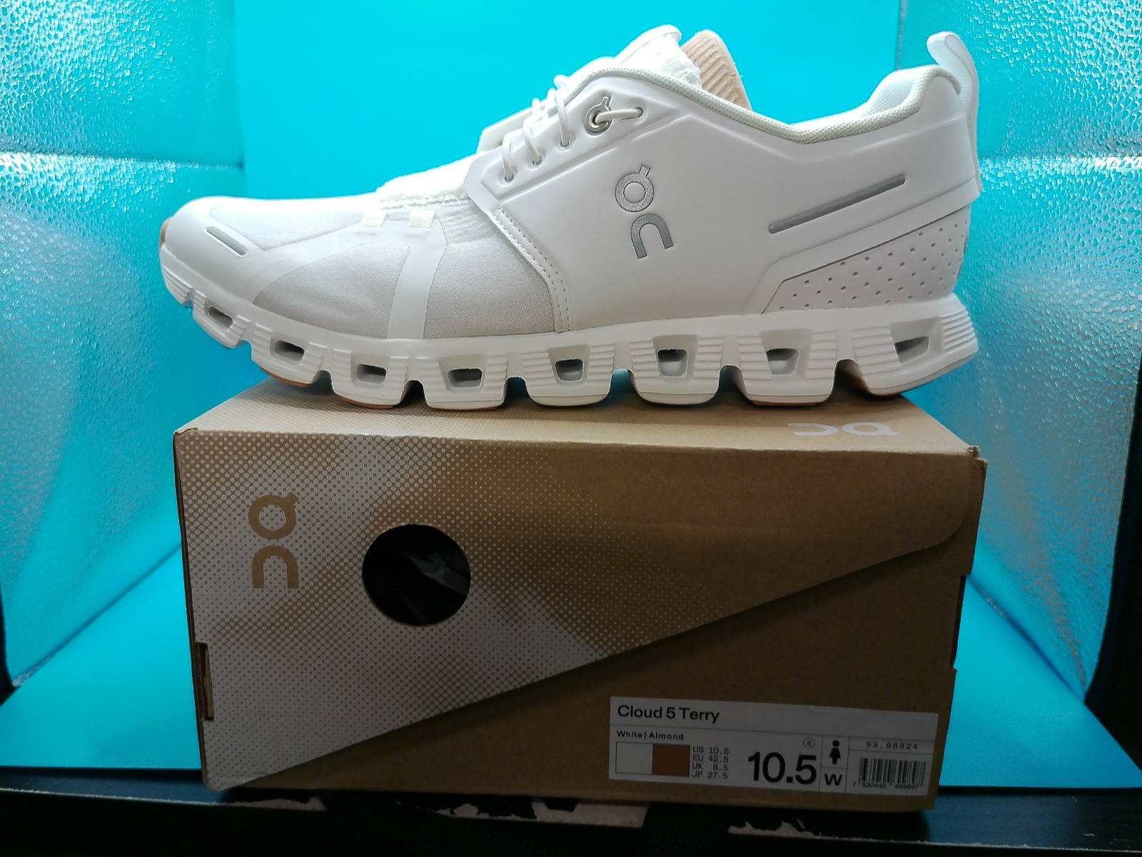ON Cloud 5 Terry - White/Almond - Size: 10.5