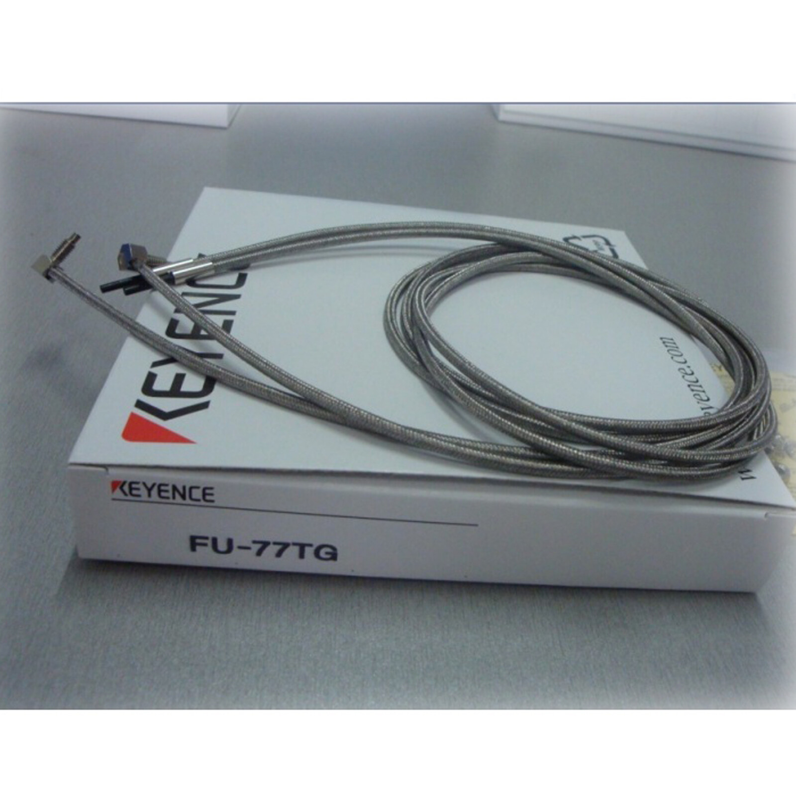 One Brand New KEYENCE FU-77TG FU77TG TRANSMISSIVE FIBER OPTIC SENSOR SWITCH