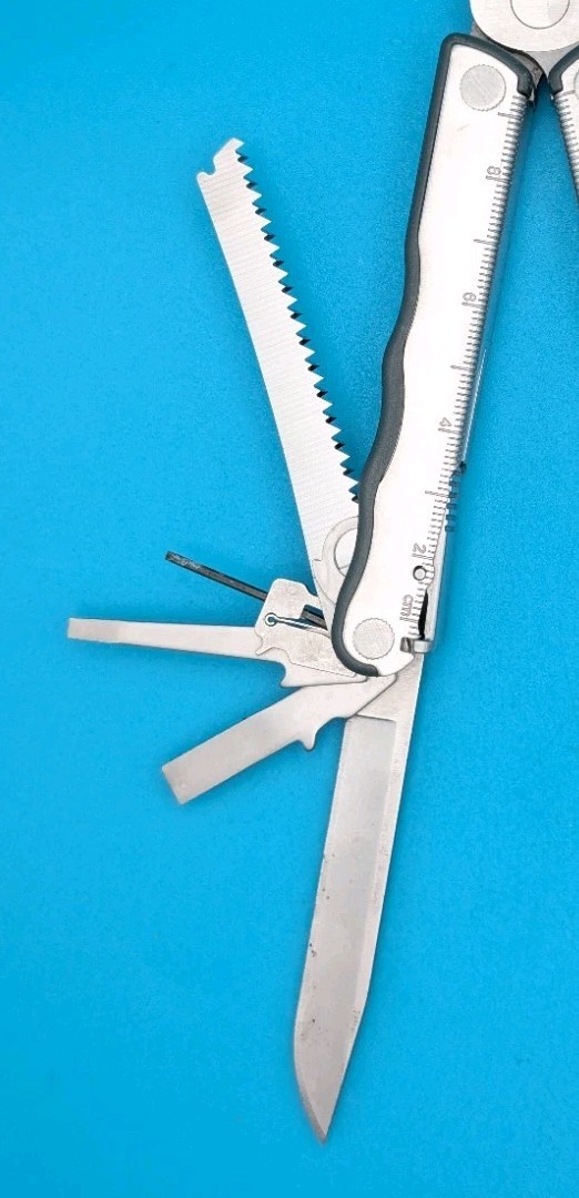 Leatherman BLAST Multi-Tool , Retired Multitool w/ Knife Pliers