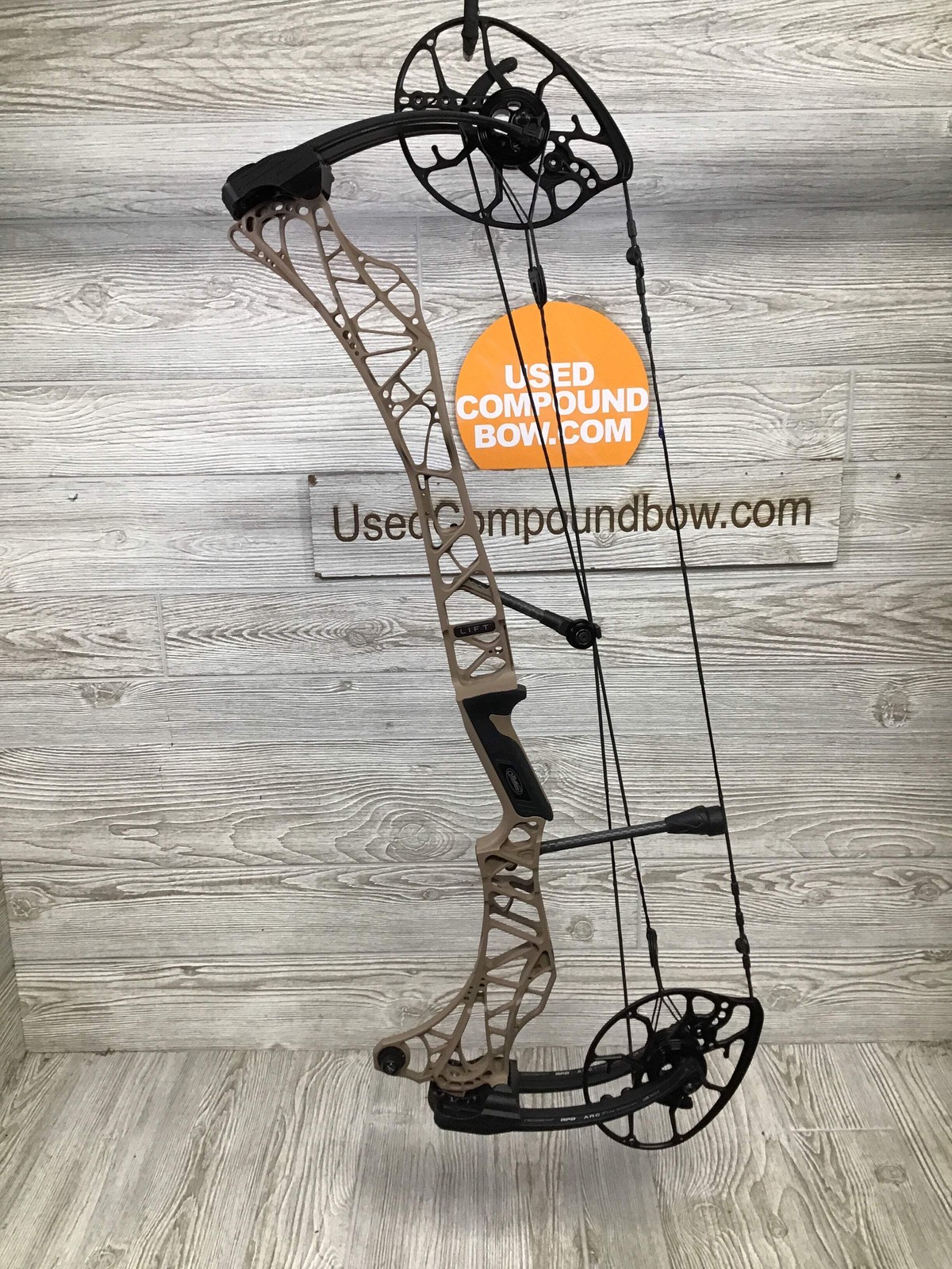 Used Mathews Lift X 29.5 Right Hand Earth Riser/Black Limbs Bow 27.5/60
