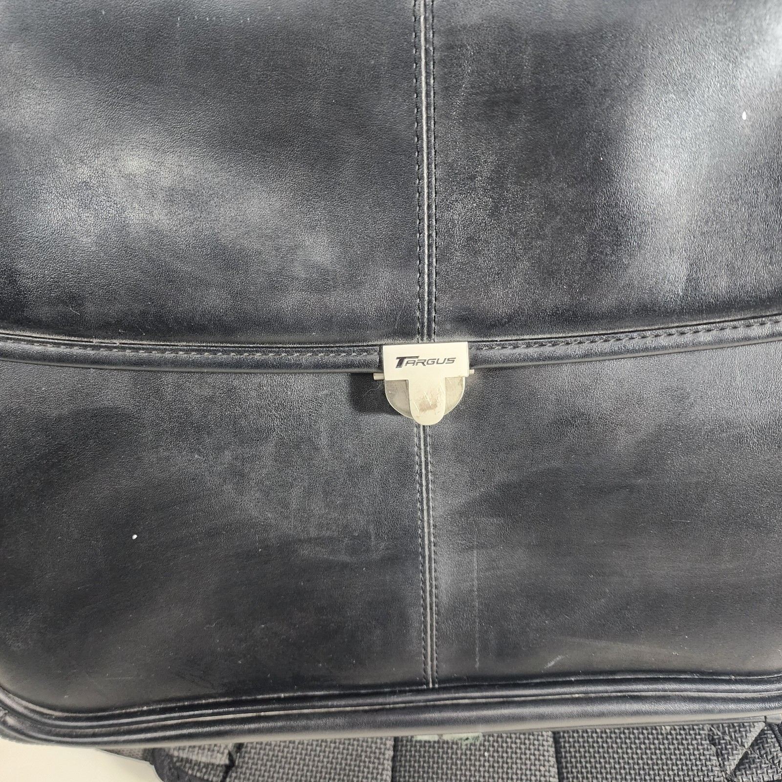 Targus KOS300 Reverse Access Notebook Case Black Koskin Leather