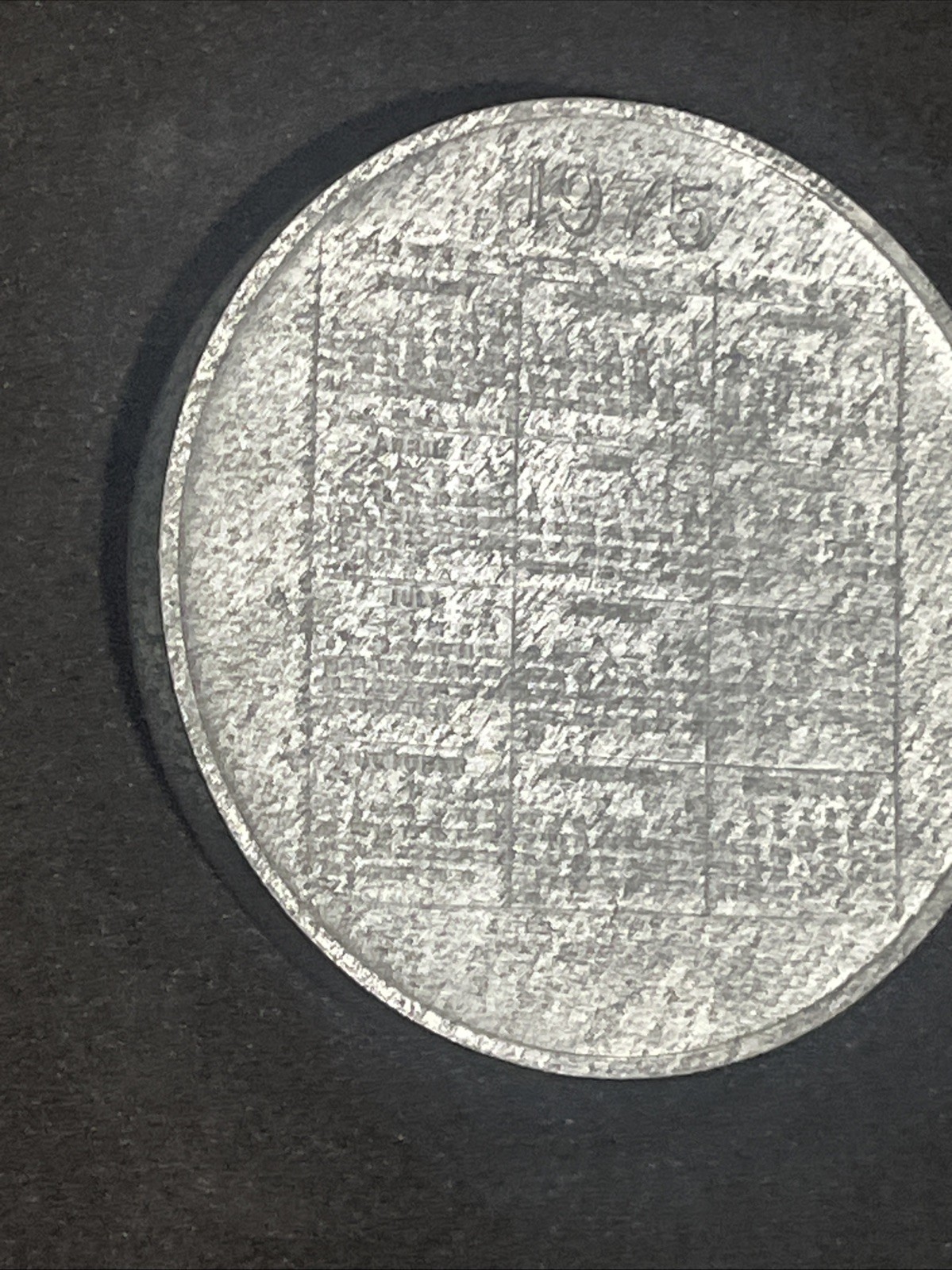 Marilyn Monroe 1975 Calender Coin Pewter