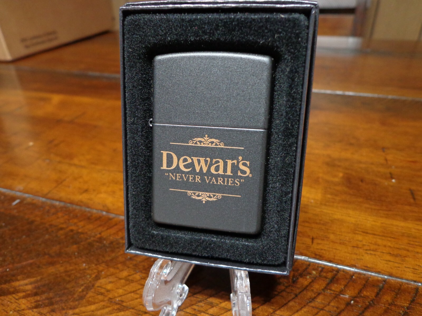 DEWAR'S "NEVER VARIES" WHITE LABEL BLENDED SCOTCH WHISKEY ZIPPO LIGHTER 2006