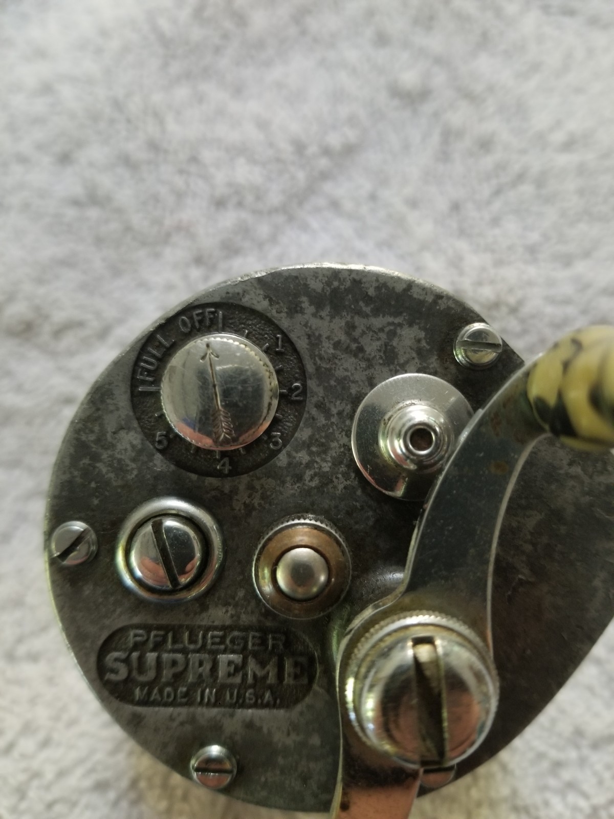 Pflueger Supreme Vintage Reel