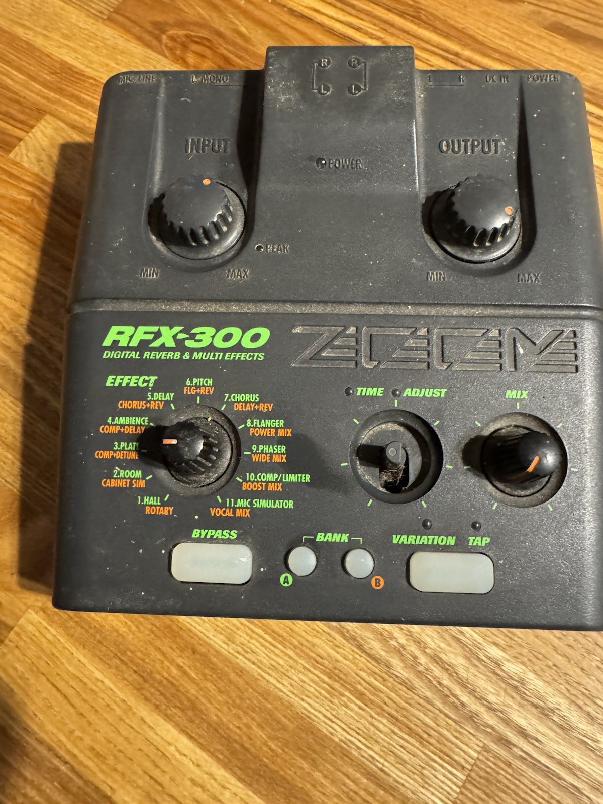 Zoom RFX-300 Digital Reverb & Multi-Effects Pedal for Electric Guitar
