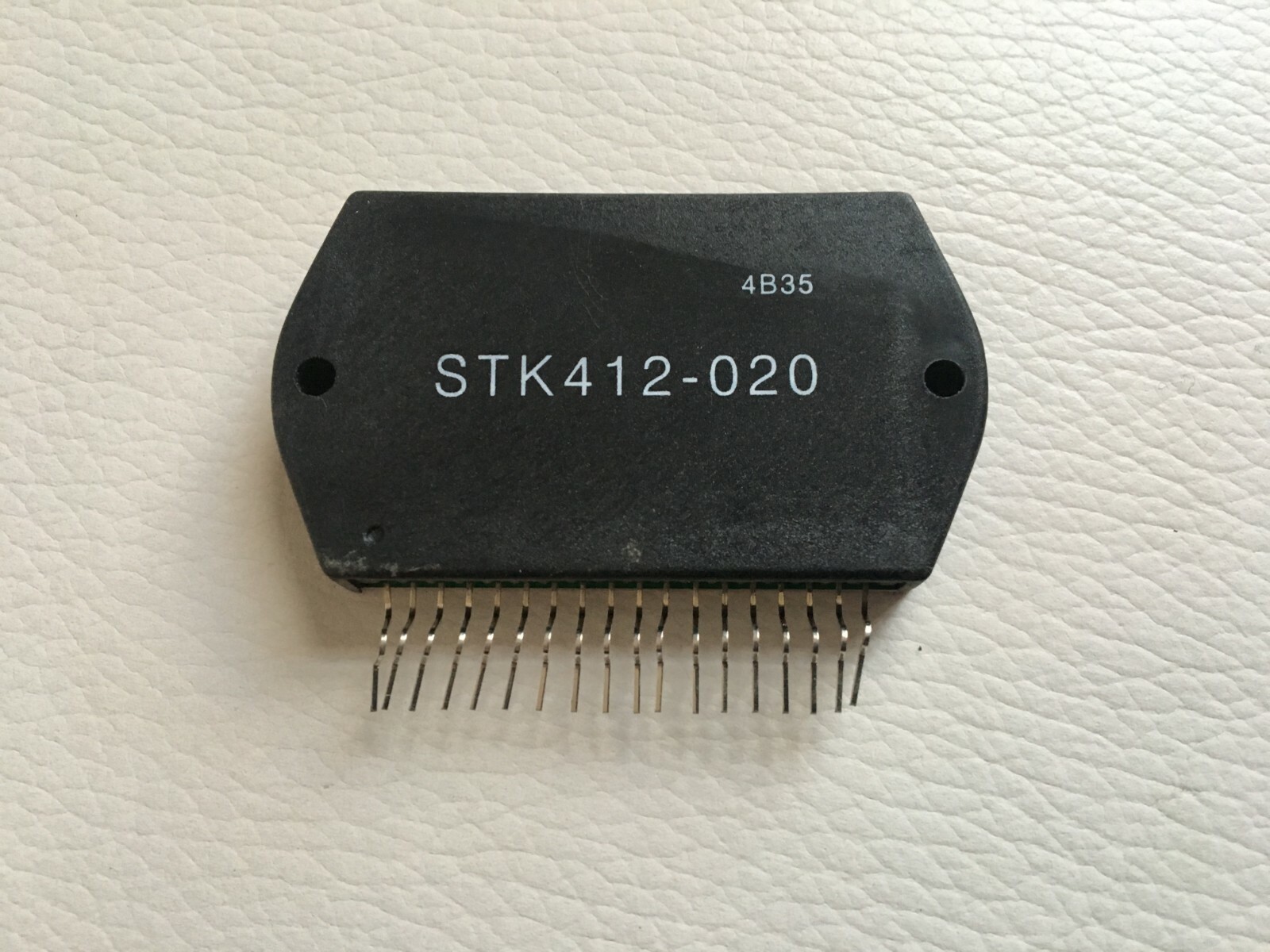 STK412-020 Power Amplifier+Heat Sink Compound   LOT OF 2