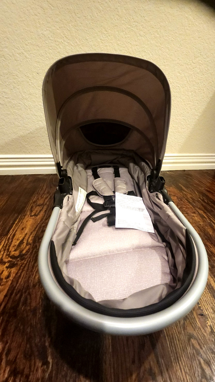NEW - Evenflo Pivot Modular Travel System Sandstone BASSINET ONLY