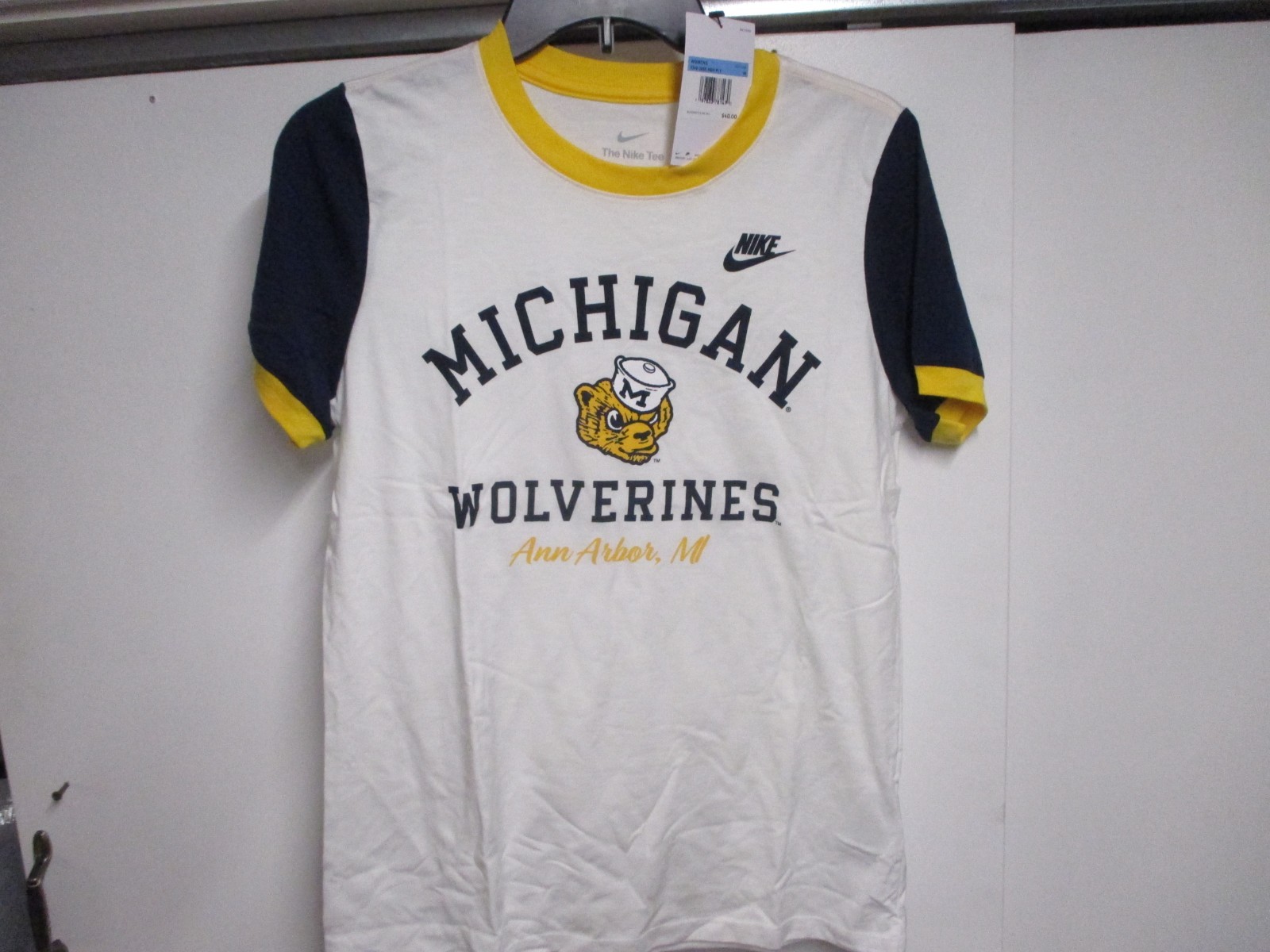 NIKE MICHIGAN WOLVERINES WOMENS RETRO SHORT SLEEVE T-SHIRT (MEDIUM) NWT CLASSIC