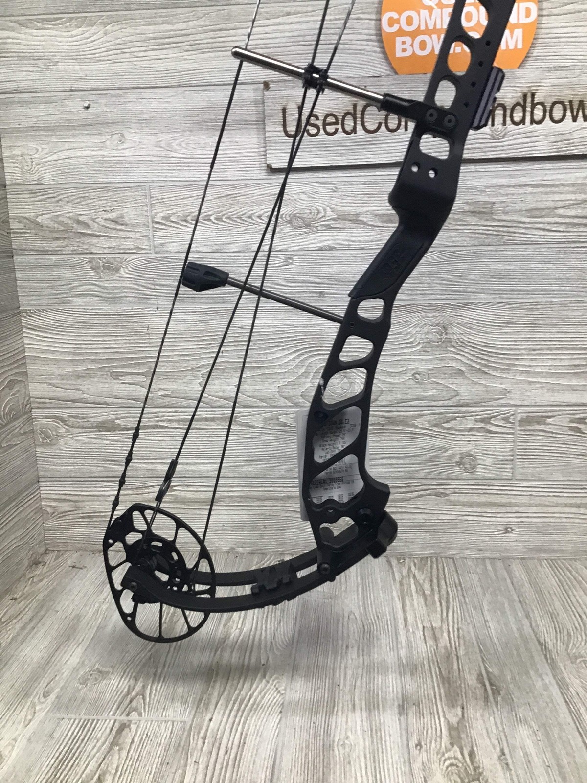 NEW IN BOX W/Warranty PSE Shootdown Pro E2 70# RH Black Target Bow