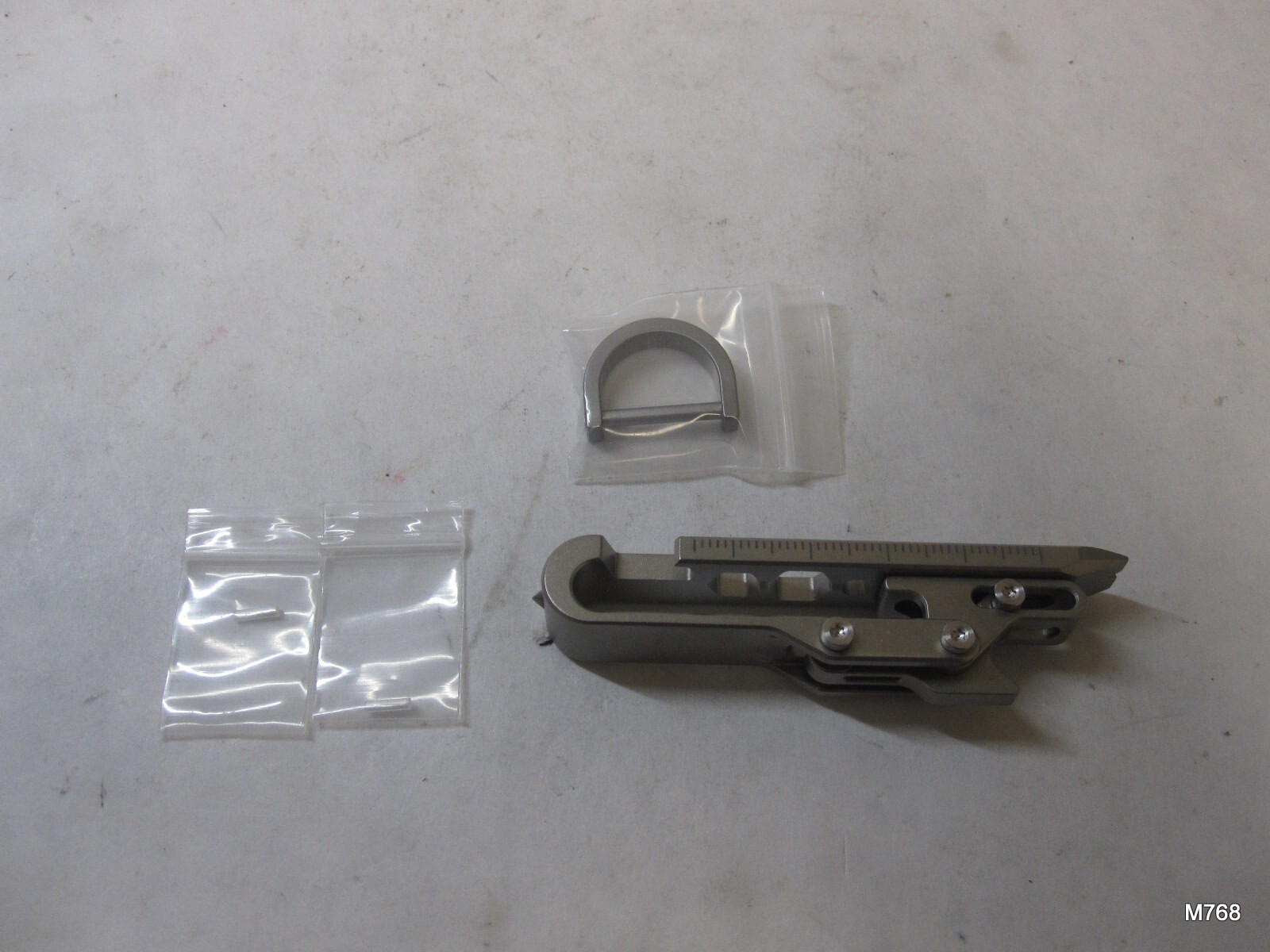 6 in 1 Multitool - Nailpuller, Bottle Opener, Window Breaker, Ruler, Square, Hex