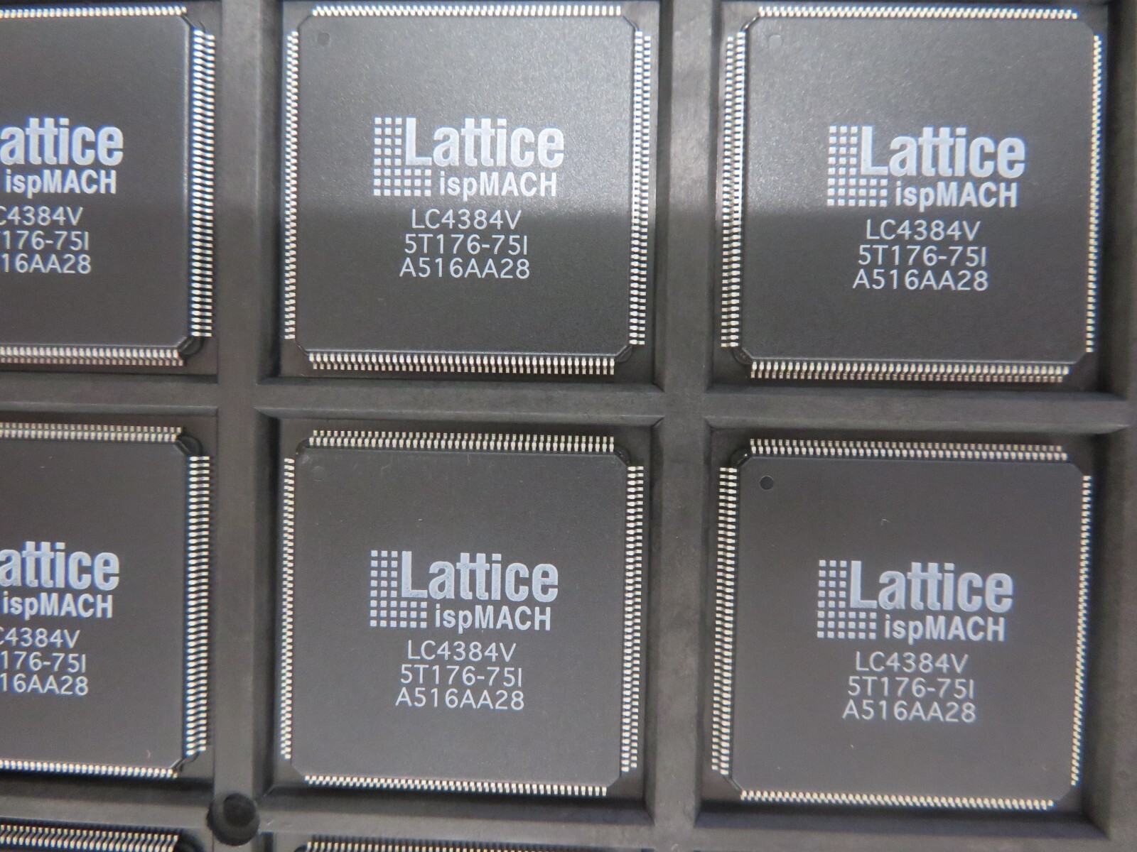 (1 PC)LC4384V-5T176C  LATTICE **US STOCK**